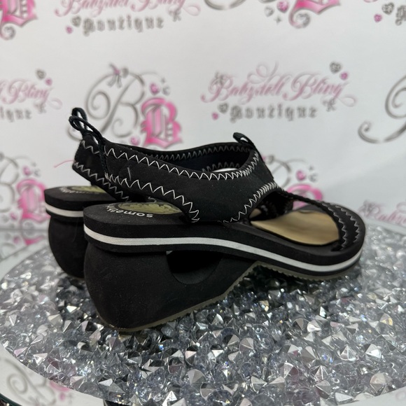 Skechers sandals somethin’else from sketchers soft Black and White Sandals - Picture 5 of 10